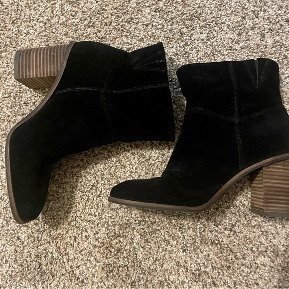 LUCKY BRAND JICOLE Black SUEDE SLIP ON ANKLE BOOTS Like New size 7.5 - Picture 4 of 8